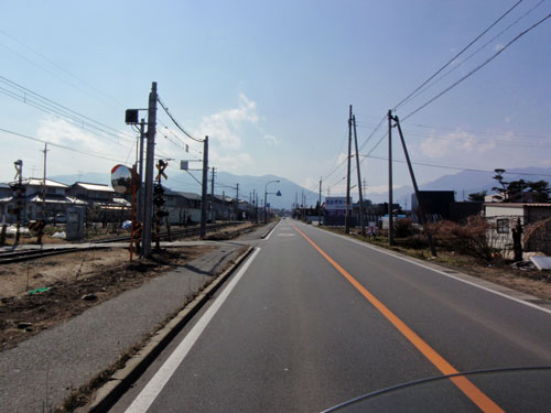 国道１５８号線松本電鉄沿いを走行