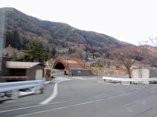 国道１９号線奈良井木曽の大橋横を通過