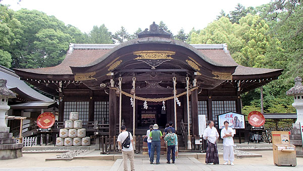 武田神社の拝殿
