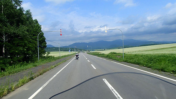 北海道らしい直線道路