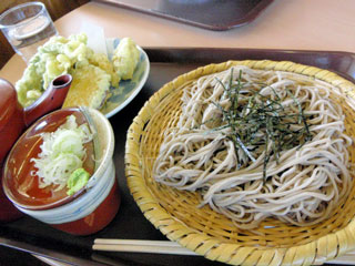 地元野菜の天ぷら蕎麦