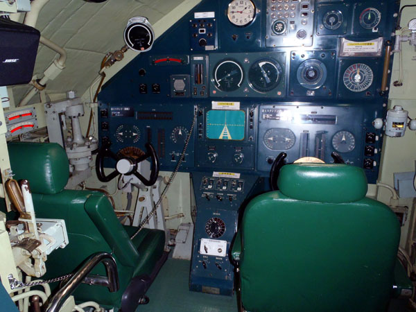 潜水艦の操縦席